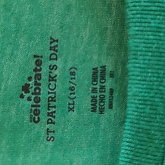 80. Women's St Patty's Day Green T-shirt with Cat Grapic Size XL - Picture 3 of 6